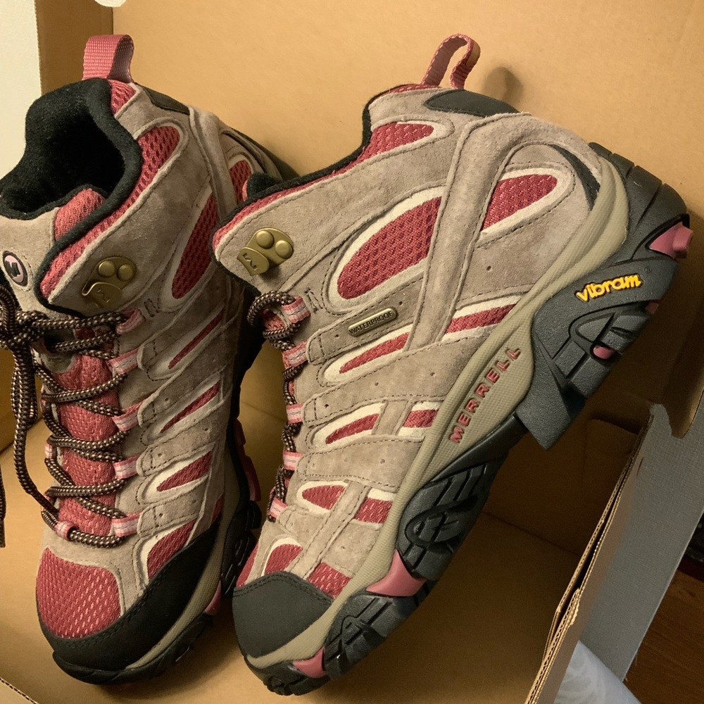 Merrell MOAB 2 MID hiking bootswomen’s size 9 - BRAND NEW!!